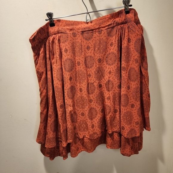 Torrid medallion tiered skater skirt size 1 - Picture 8 of 9